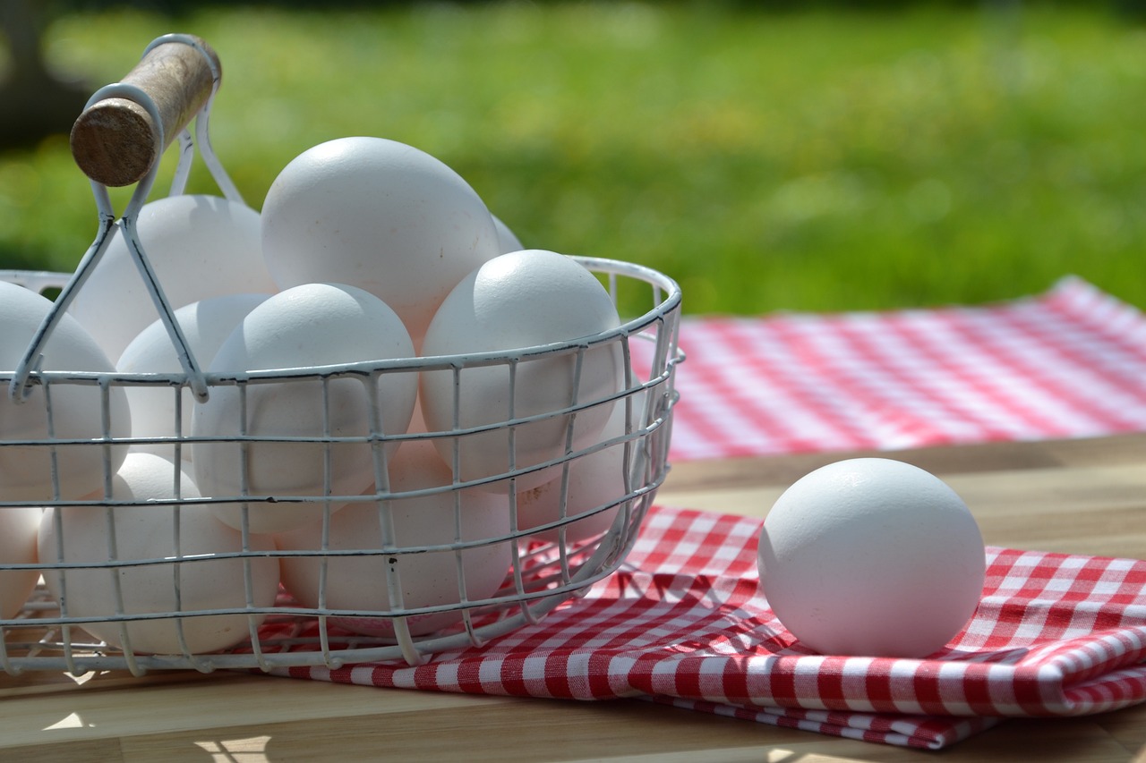 ¿Cómo se llama la raza de gallinas que ponen huevos verdes?