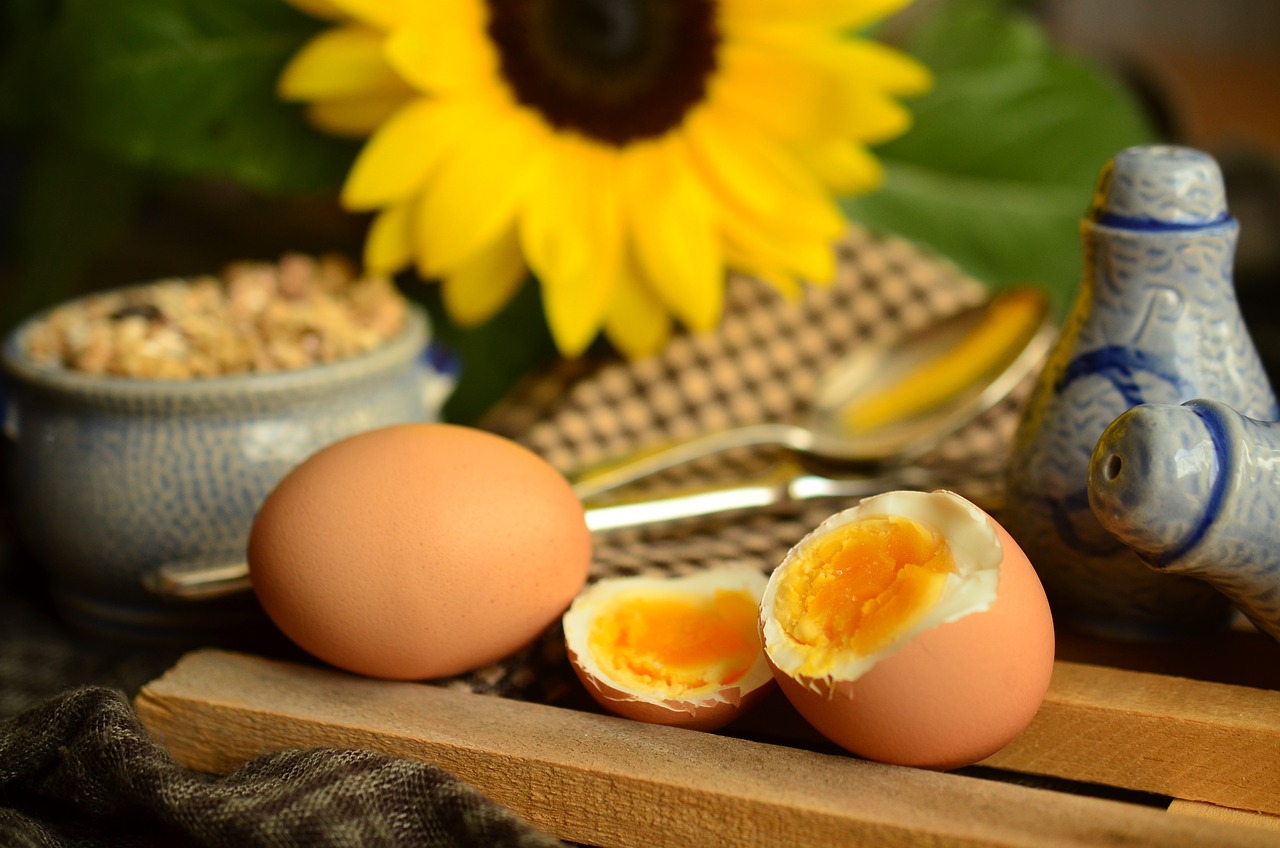 ¿Cómo se hacen los huevos de dos yemas?